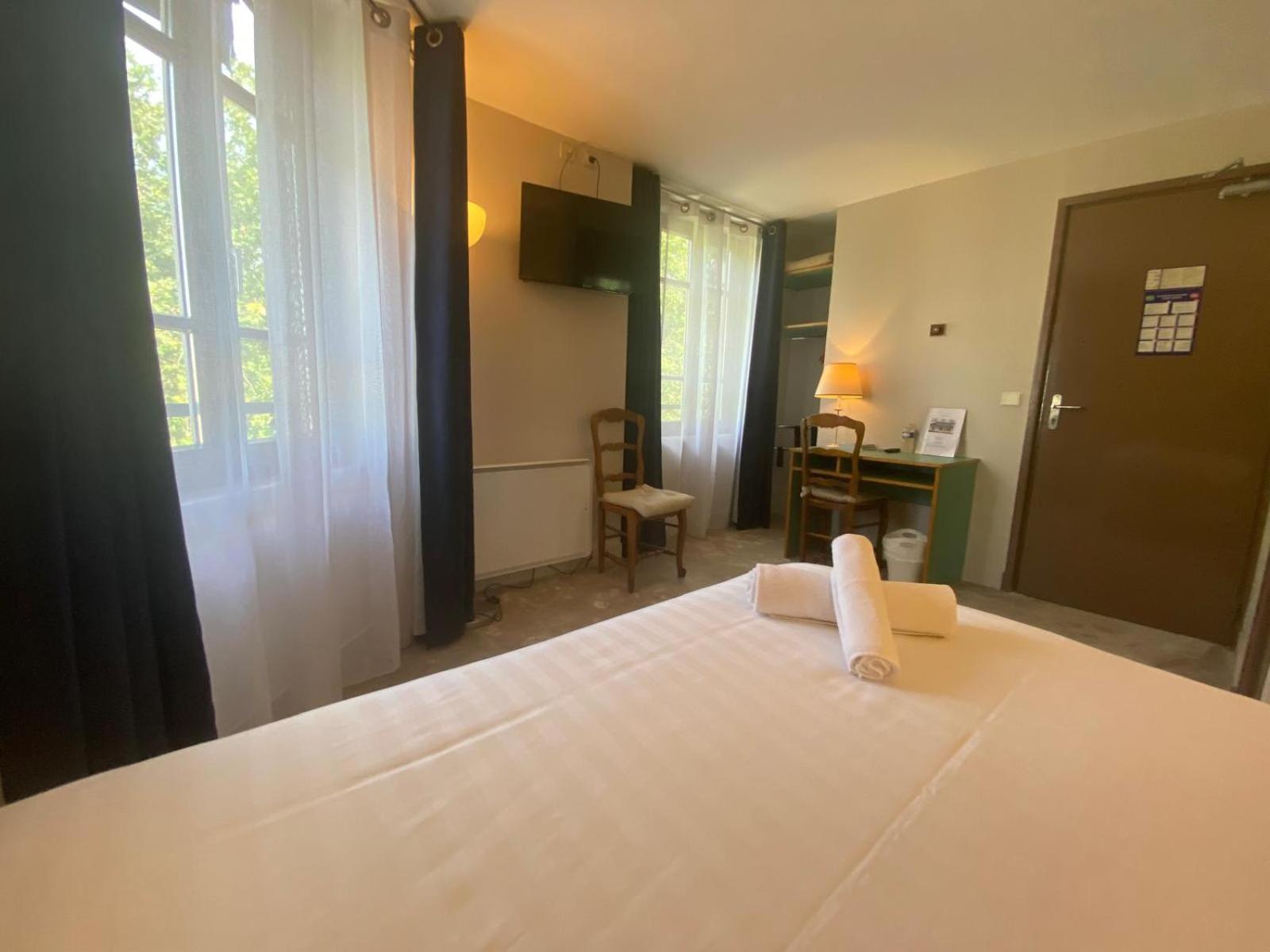 Hotel Paris Vesinet- Logis Hotel Restaurant Le Vésinet Exteriör bild