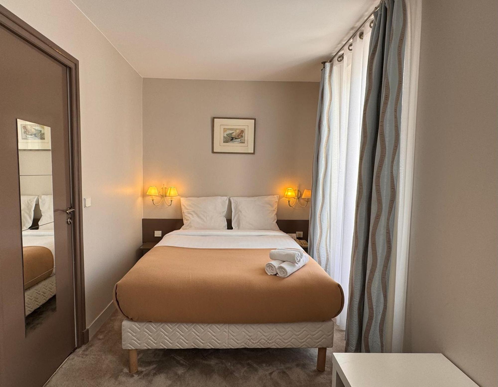 Hotel Paris Vesinet- Logis Hotel Restaurant Le Vésinet Exteriör bild