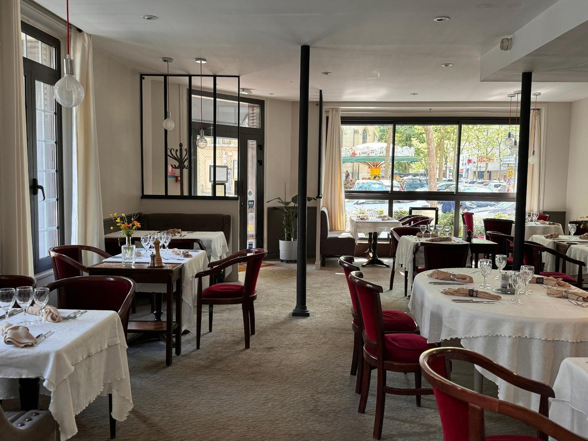 Hotel Paris Vesinet- Logis Hotel Restaurant Le Vésinet Exteriör bild