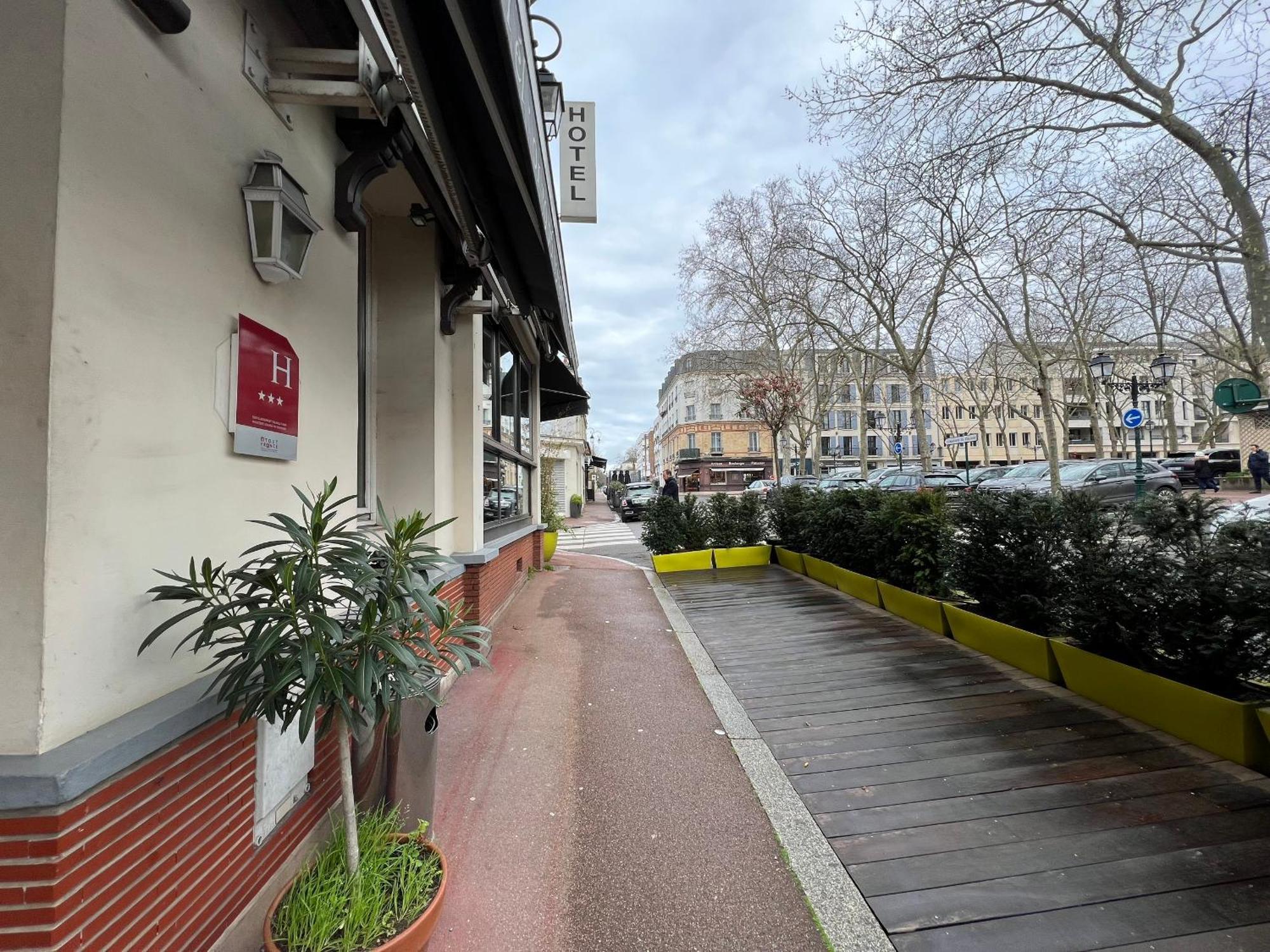 Hotel Paris Vesinet- Logis Hotel Restaurant Le Vésinet Exteriör bild